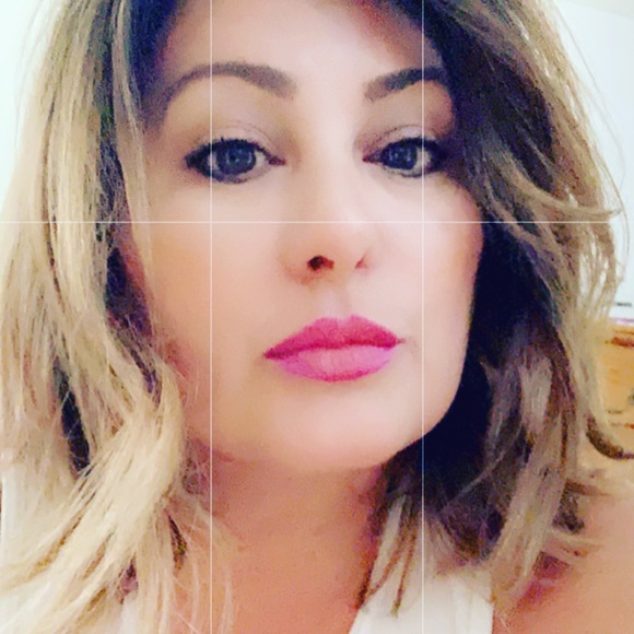 Meet your Posher, Julie prieto - Picture 2 of 2